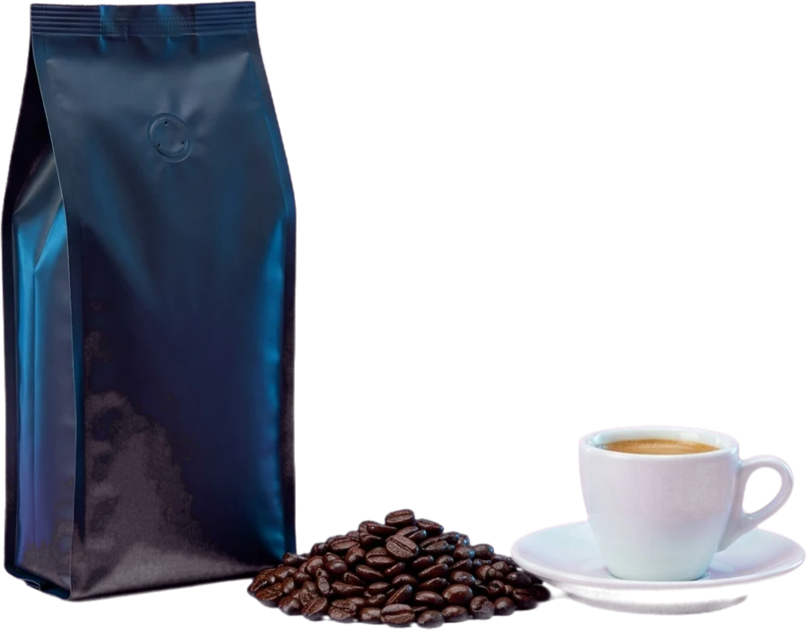 Kawa ziarnista do ekspresów — otwarta torba, świeżo palone ziarna i filiżanka espresso